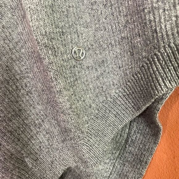 Lululemon Athletica Cabin Yogi Wrap in Heathered Medium Grey Womens Size M - Picture 8 of 8